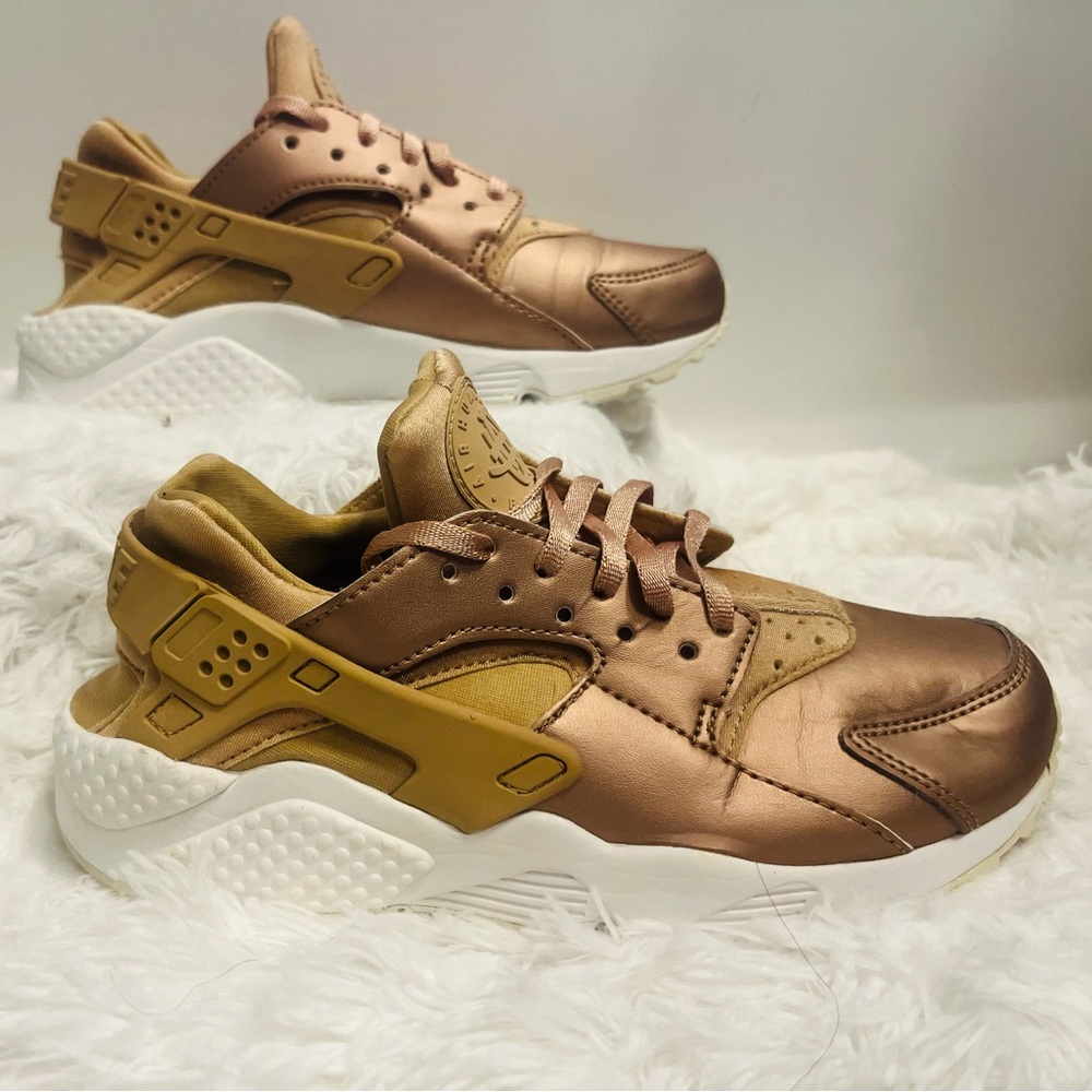 Nike Air Huarache Run SE – Rose Gold/Tan – Women’s Size 6
